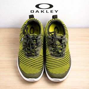 Size 9.5 Men’s Lightweight Oakley Running Sneakers Athletic Knit Gym Training